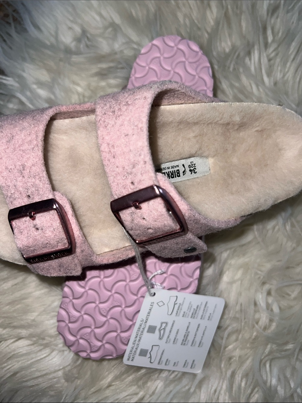 ❤️❤️‍🔥✂️Birkenstock Kids Pink Fuzzy Two-Strap Sandals with Rose Gold Buckles - Picture 4 of 4